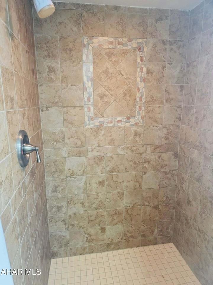 215 Garber St - Photo 6 of 10