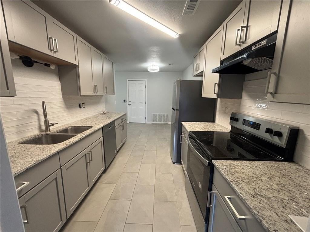 2101 W Roselawn St - Photo 3 of 16