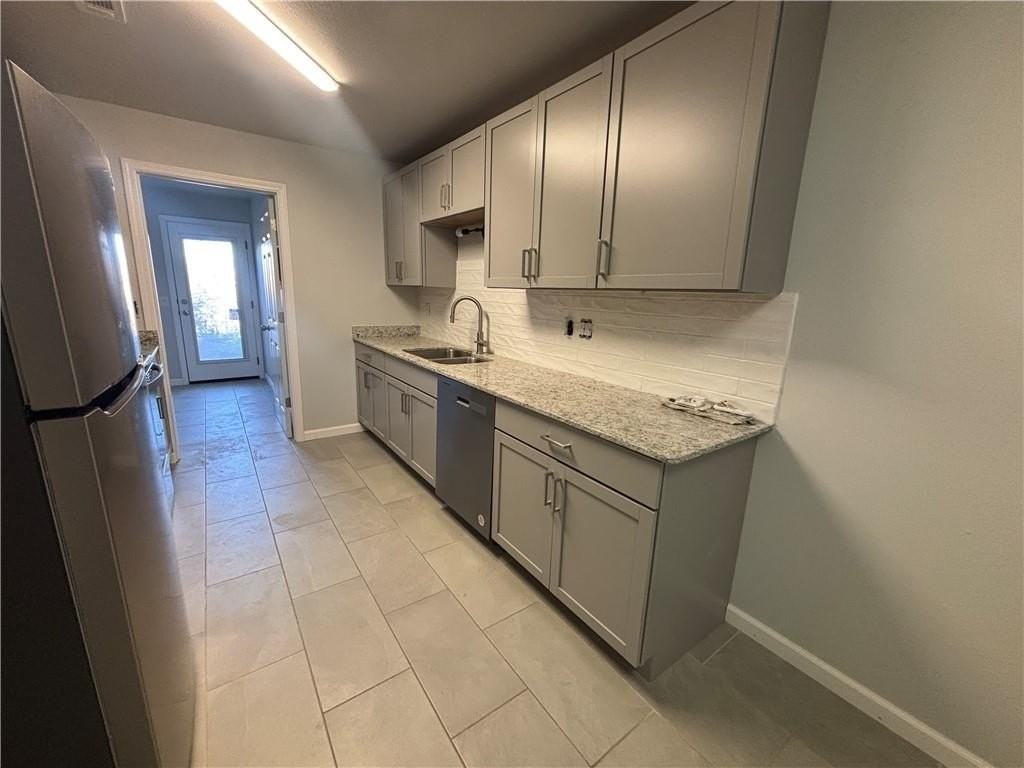 2101 W Roselawn St - Photo 5 of 16