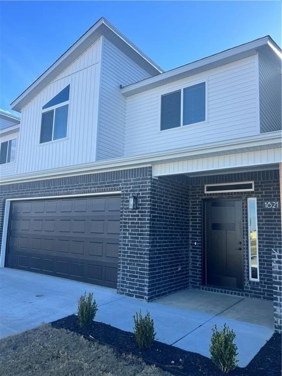 1821 Lapis Ave - Photo 2 of 17