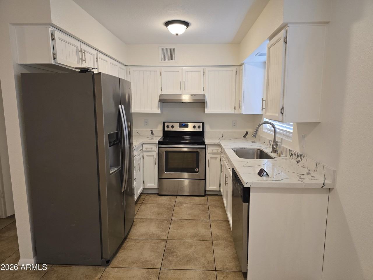 715 N Arrowhead Dr Apt 4 #4 - Photo 2 of 18