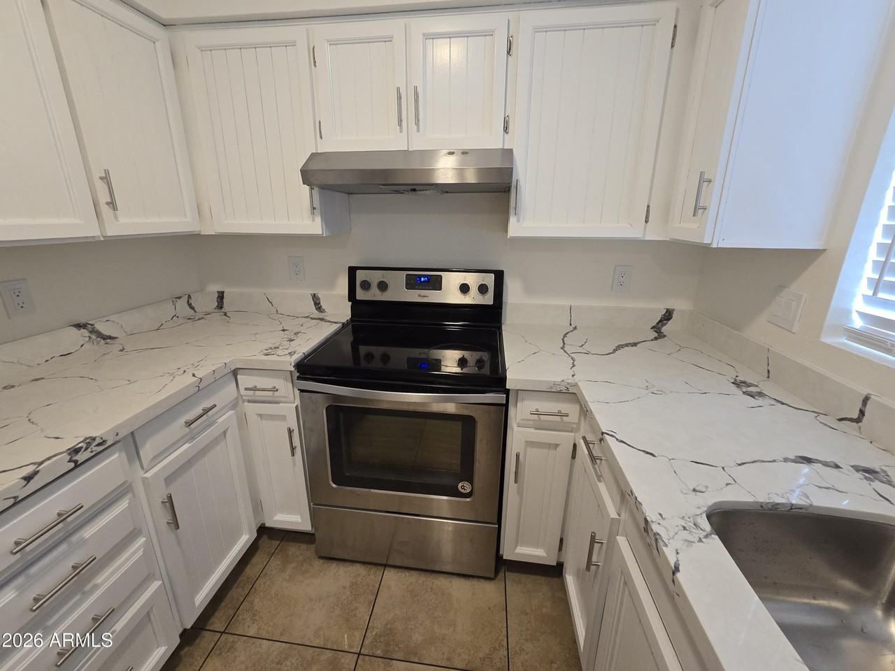 715 N Arrowhead Dr Apt 4 #4 - Photo 5 of 18