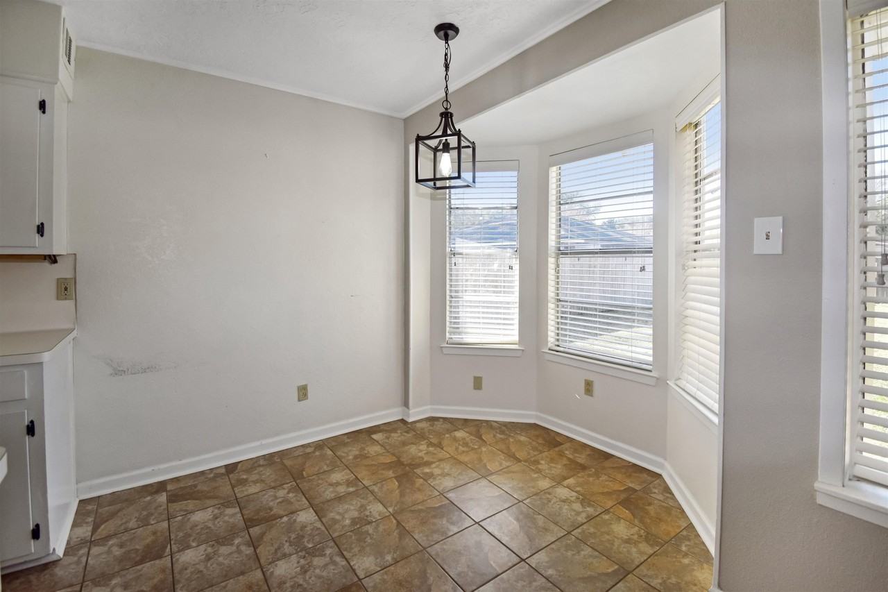 1125 Norwood Dr - Photo 5 of 17