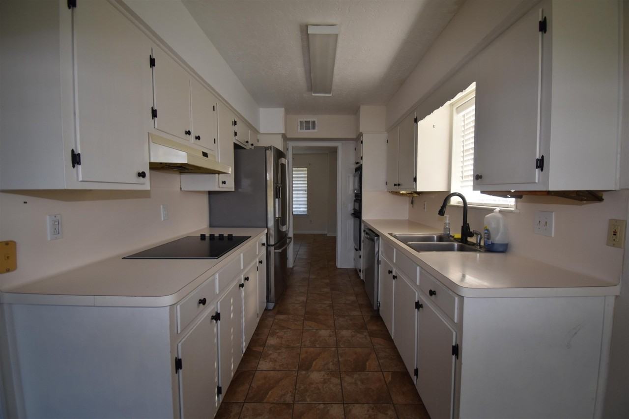 1125 Norwood Dr - Photo 6 of 17