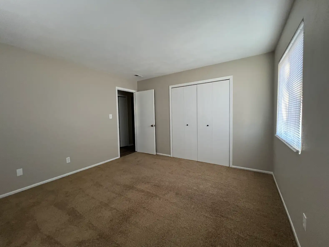 504 S Sweetbriar Dr #504-2 - Photo 4 of 10