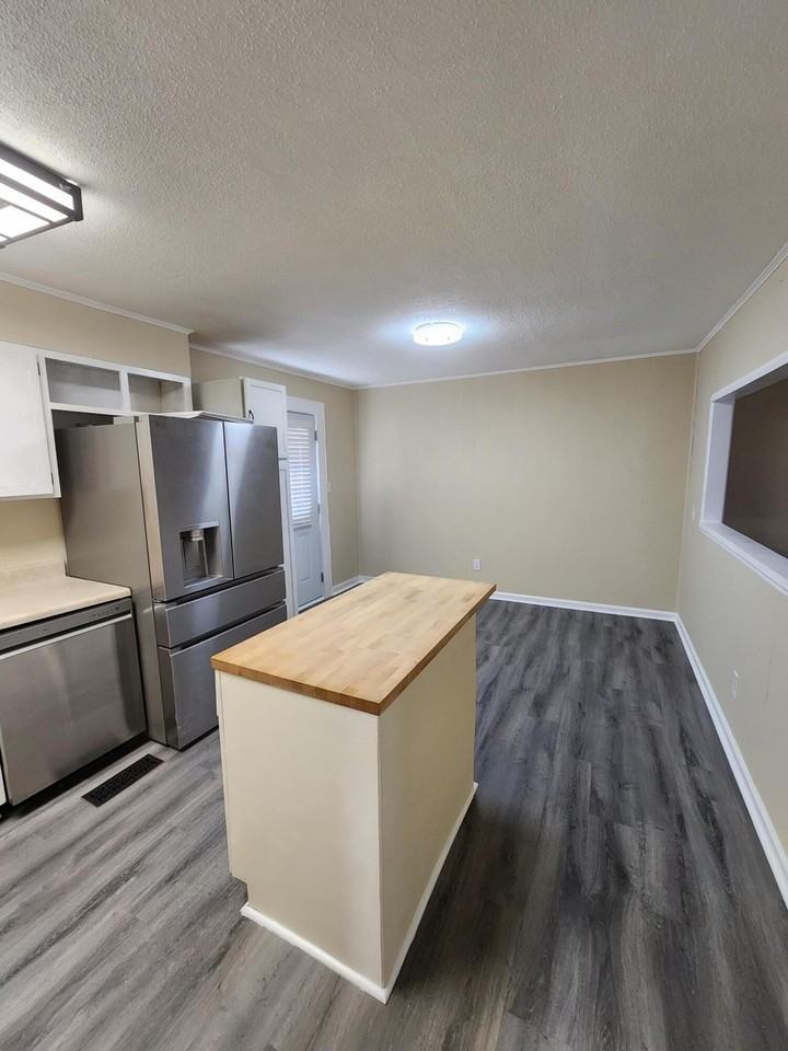 4558 Lee Dr Nw - Photo 3 of 23