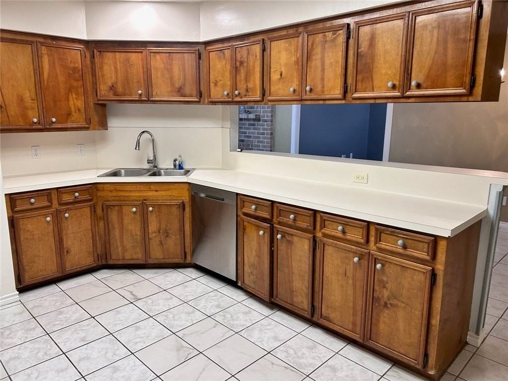 7029 Smokewood Dr - Photo 4 of 16