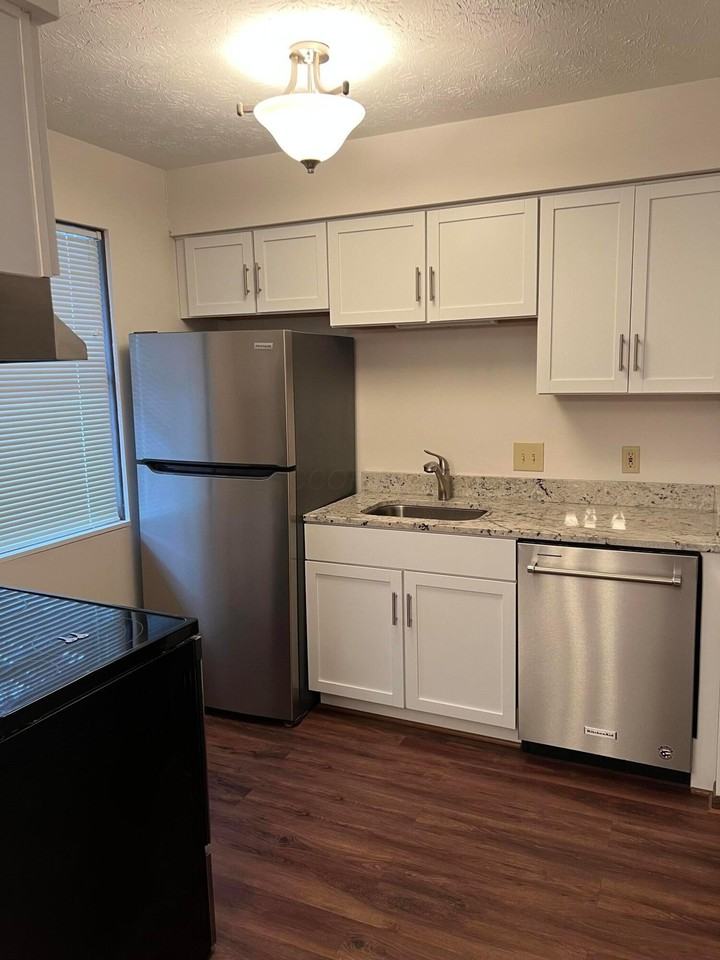 217 Lees Pl - Photo 5 of 10