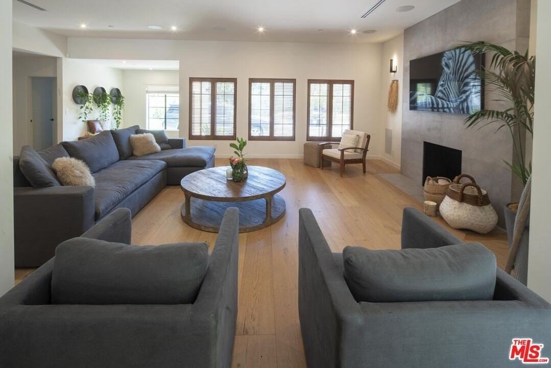 823 S Sierra Bonita Ave - Photo 4 of 47