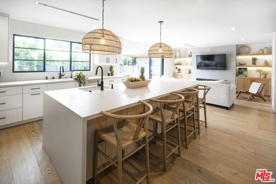 823 S Sierra Bonita Ave - Photo 5 of 47