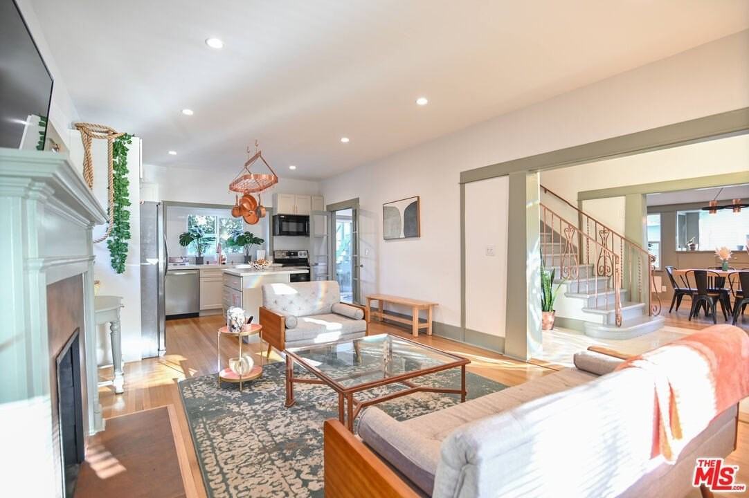 1600 N Kingsley Dr - Photo 2 of 35