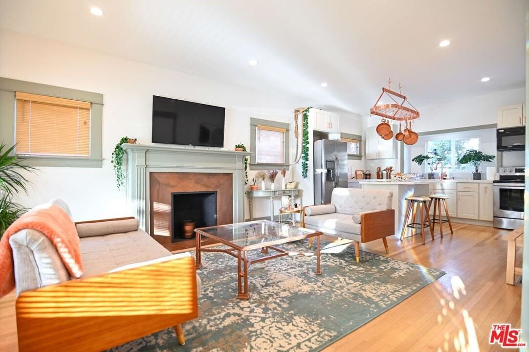 1600 N Kingsley Dr - Photo 3 of 35