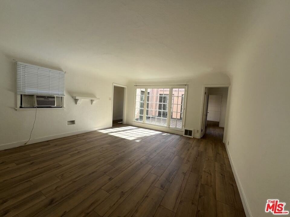 4956 San Vicente Blvd - Photo 3 of 24