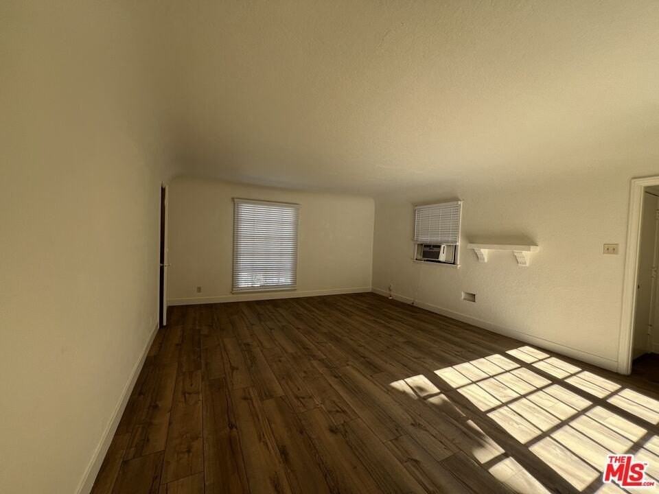 4956 San Vicente Blvd - Photo 4 of 24