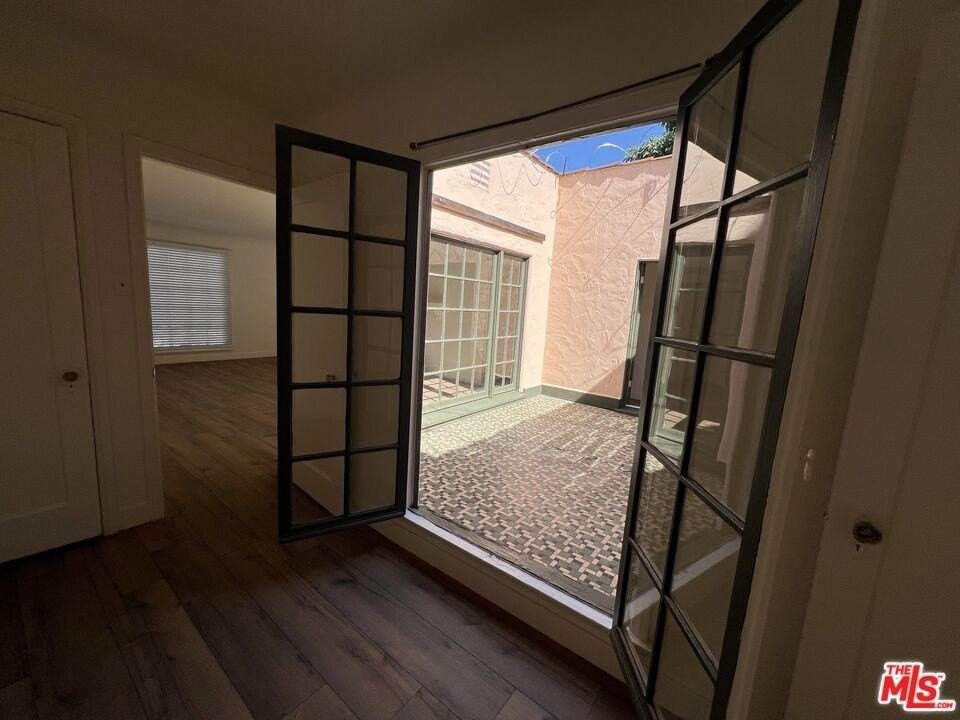 4956 San Vicente Blvd - Photo 6 of 28