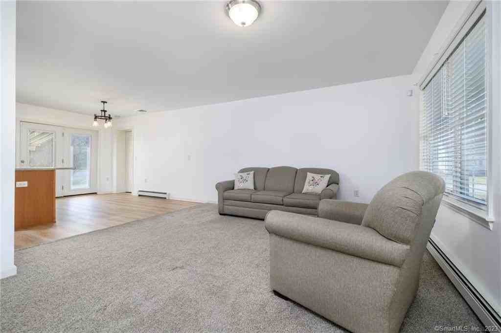 217 Highlawn Rd - Photo 6 of 27