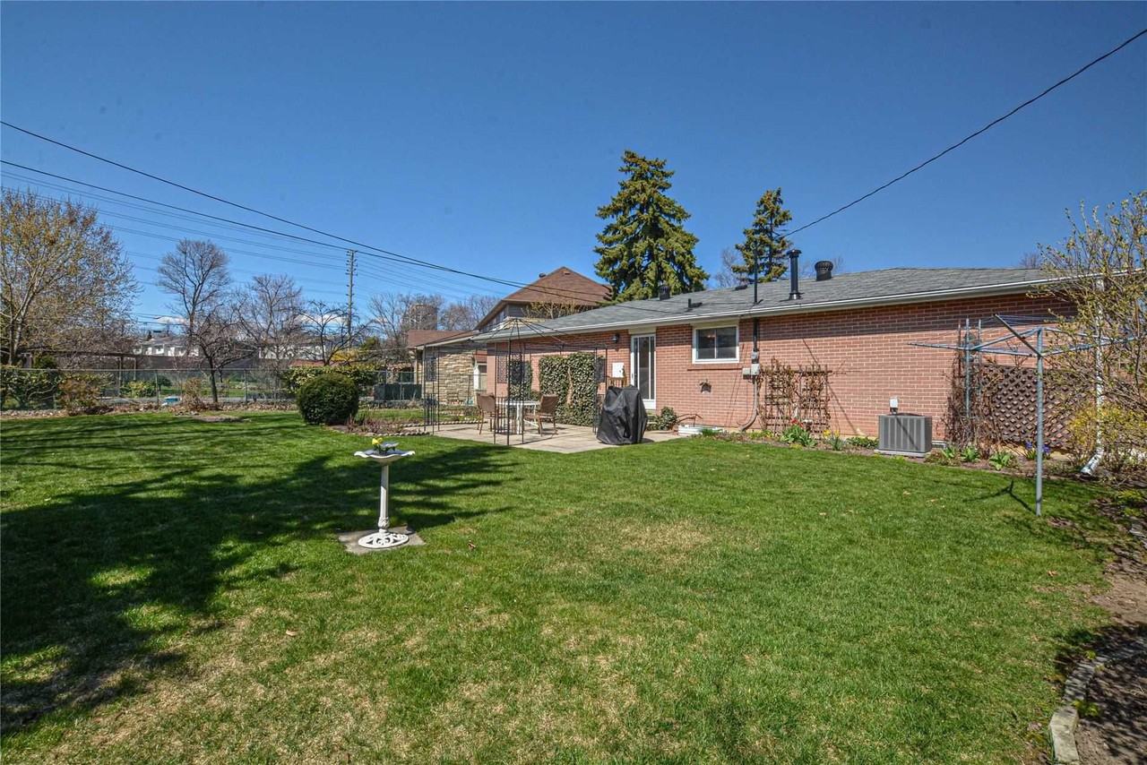 15 Burnham Cres Uppr - Photo 7 of 9