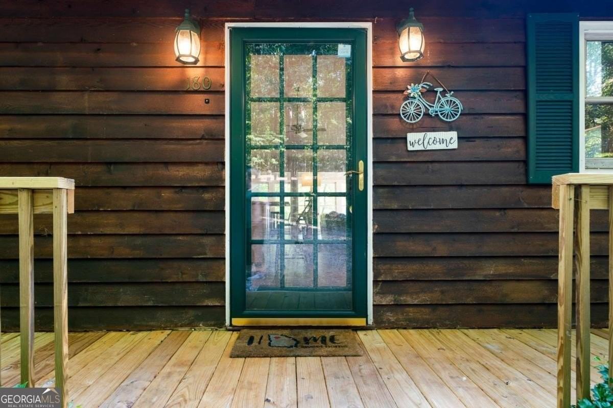 180 Waterfront Dr - Photo 4 of 49