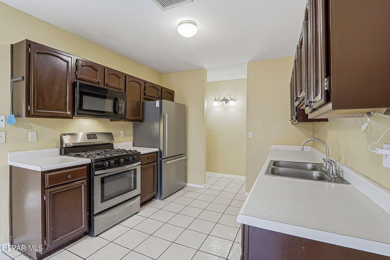 12528 Martin Bauman Dr - Photo 5 of 46