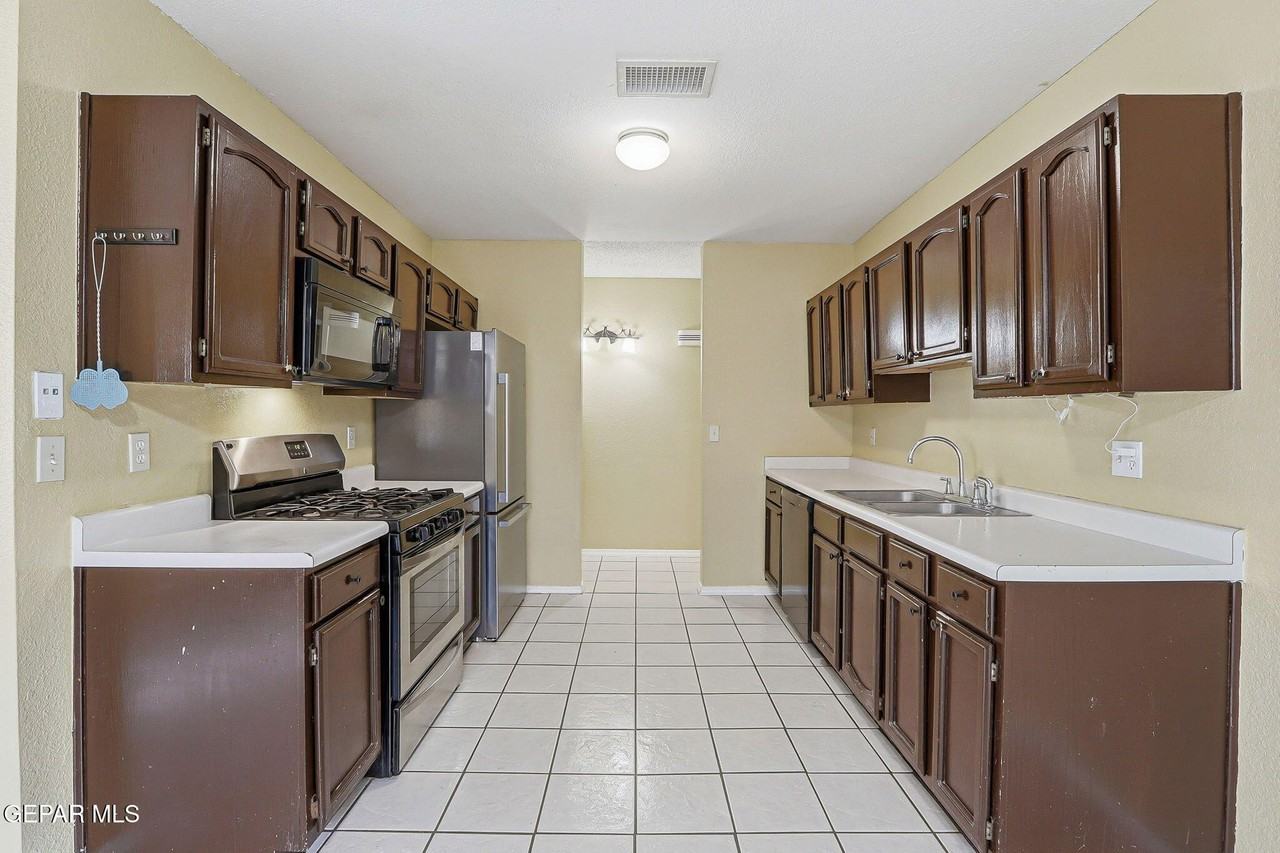 12528 Martin Bauman Dr - Photo 6 of 46