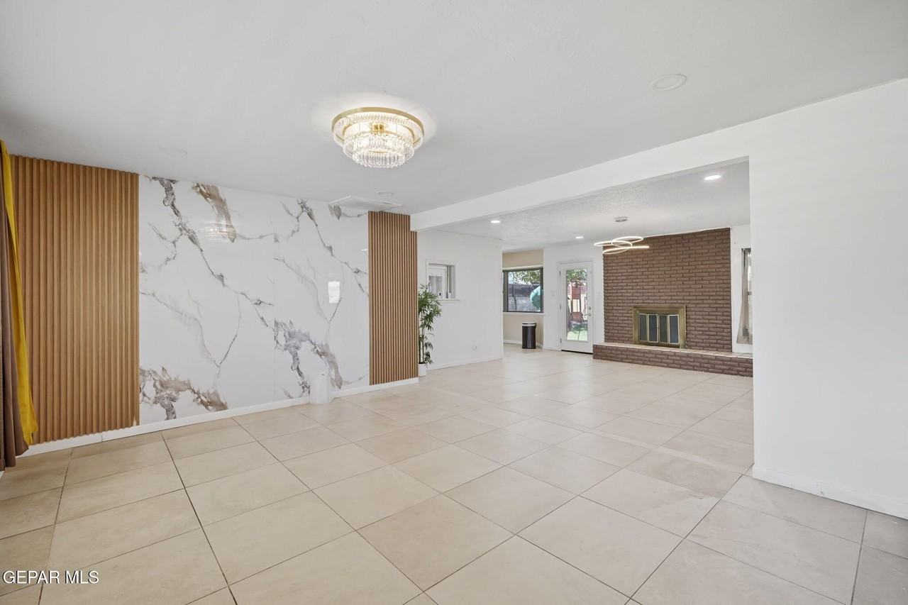 8405 Whitus Dr - Photo 4 of 26