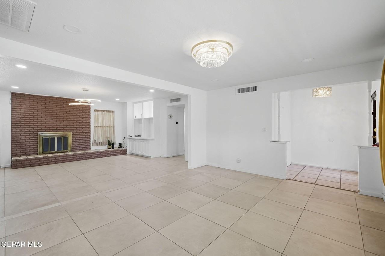 8405 Whitus Dr - Photo 5 of 26