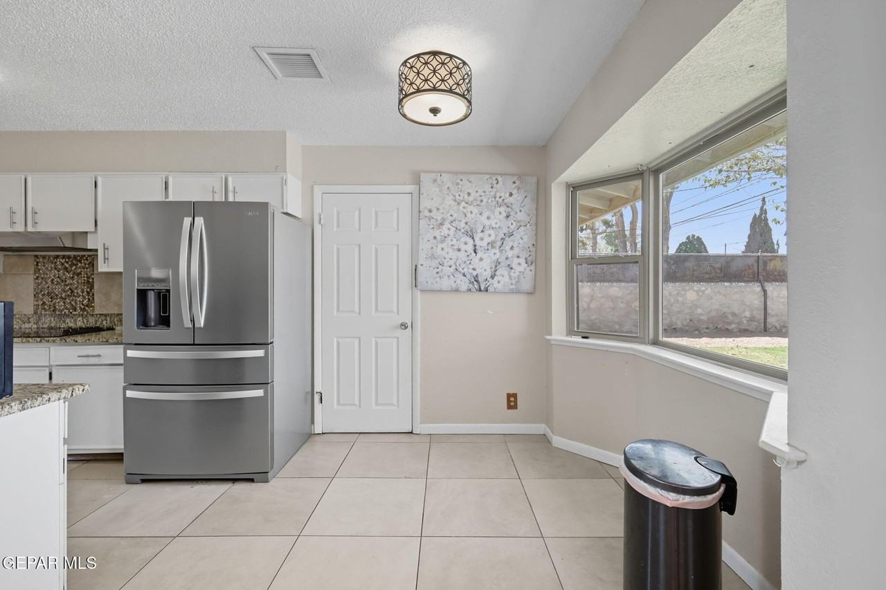 8405 Whitus Dr - Photo 6 of 26