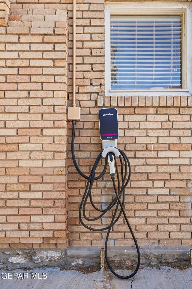 3703 Cambridge Ave - Photo 5 of 34