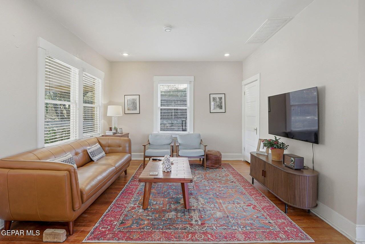 3703 Cambridge Ave - Photo 7 of 34