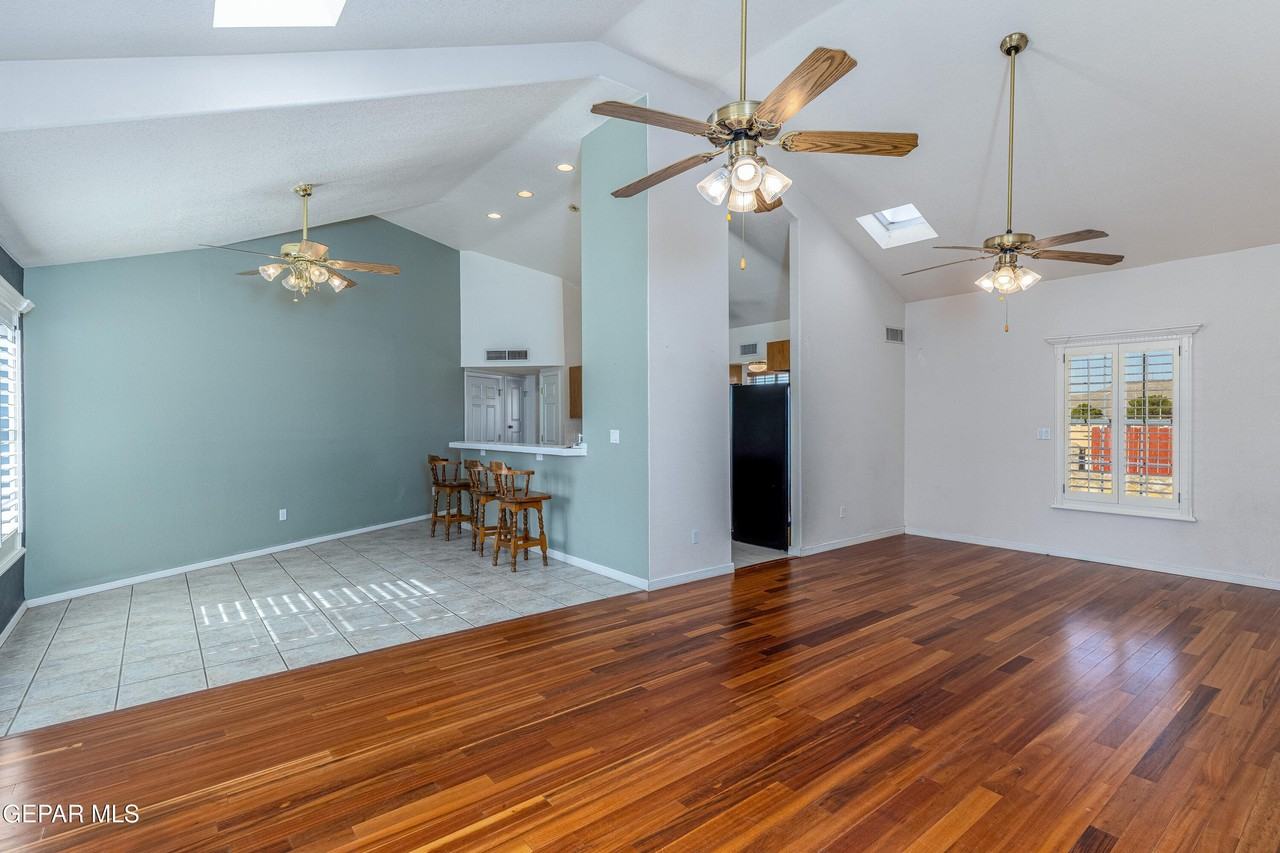 4628 King Arthur Ct - Photo 4 of 31