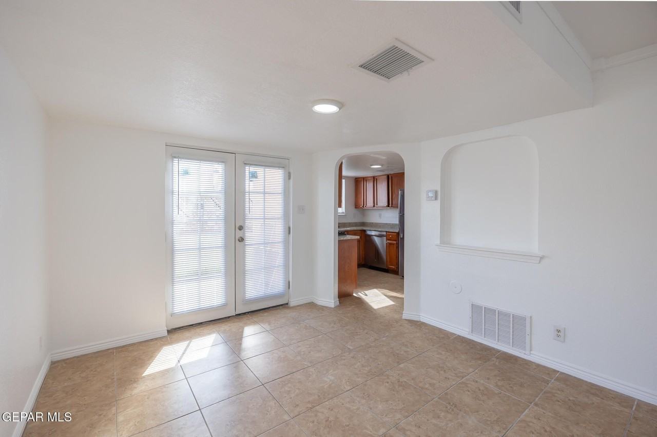 12036 Willowmist Ave - Photo 3 of 24