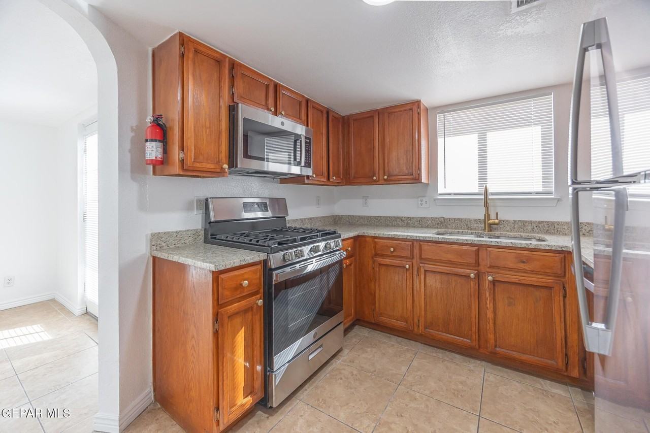 12036 Willowmist Ave - Photo 5 of 24