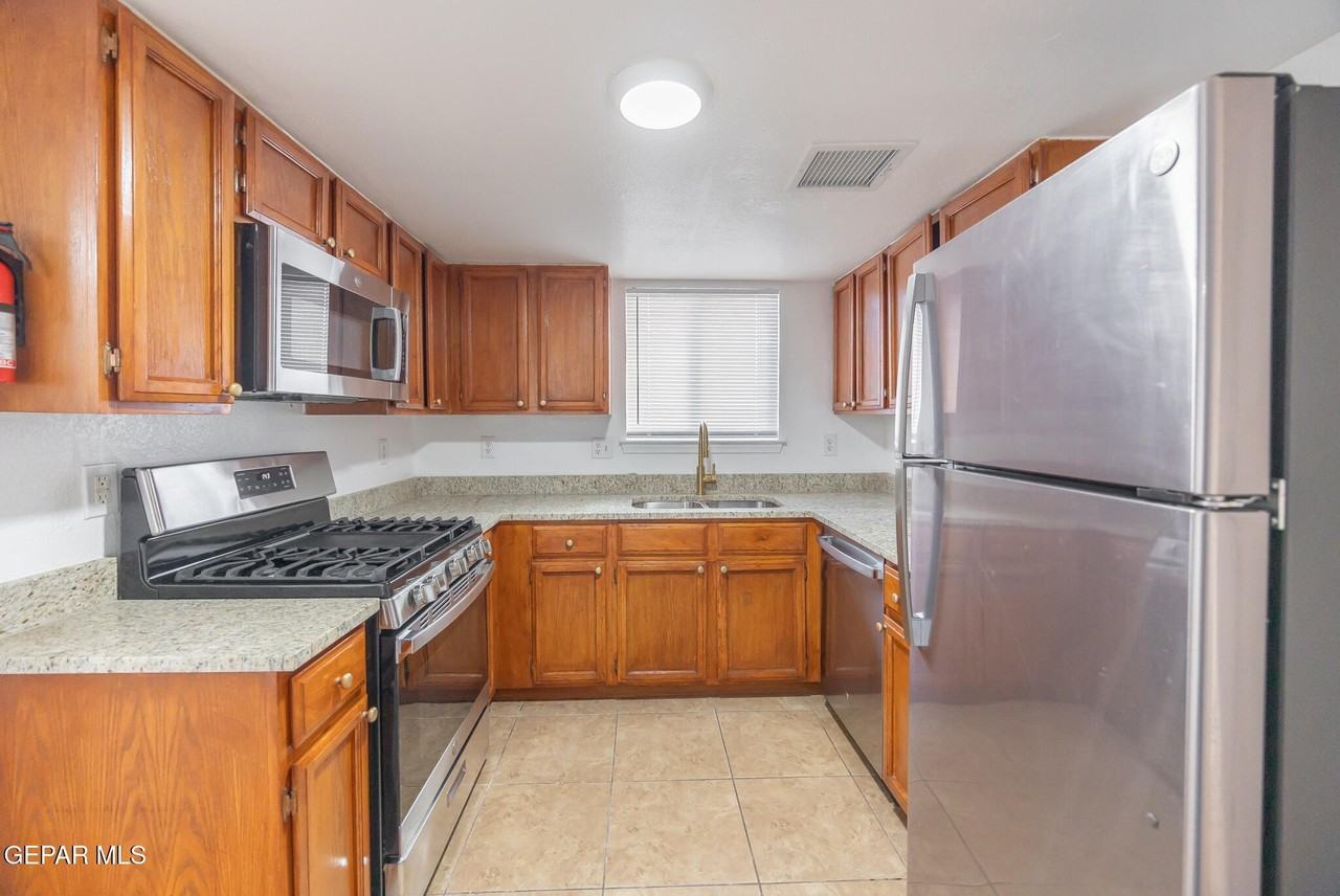 12036 Willowmist Ave - Photo 6 of 24