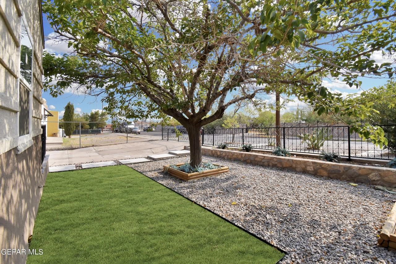 2728 Byron St - Photo 2 of 33