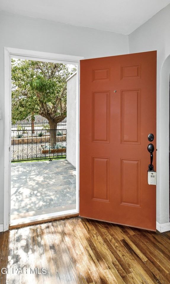 2728 Byron St - Photo 7 of 33