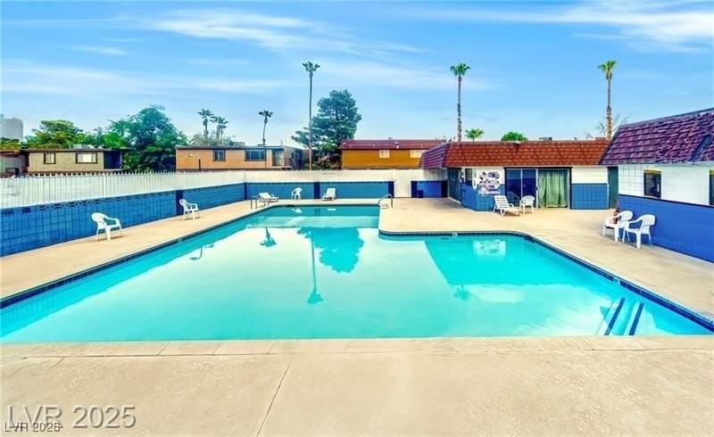 4614 Grand Dr #1 - Photo 3 of 9