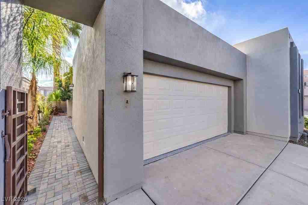 111 Twin Towers Ave - Photo 3 of 29