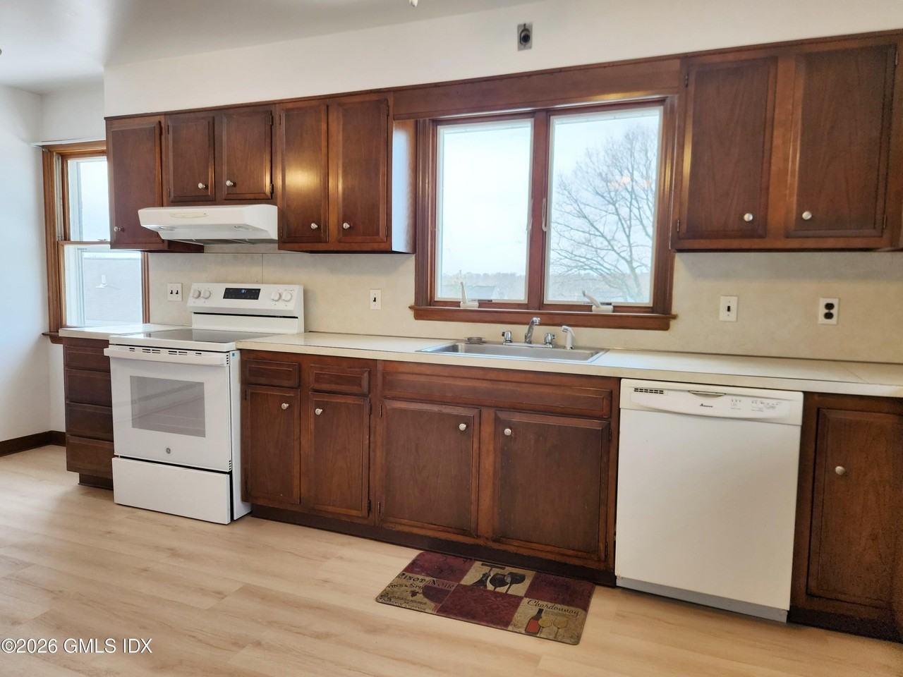 16 Harold Ave #B - Photo 7 of 17