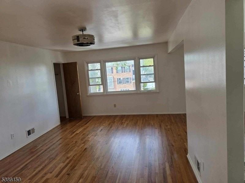 1209 Commerce Ave - Photo 3 of 6