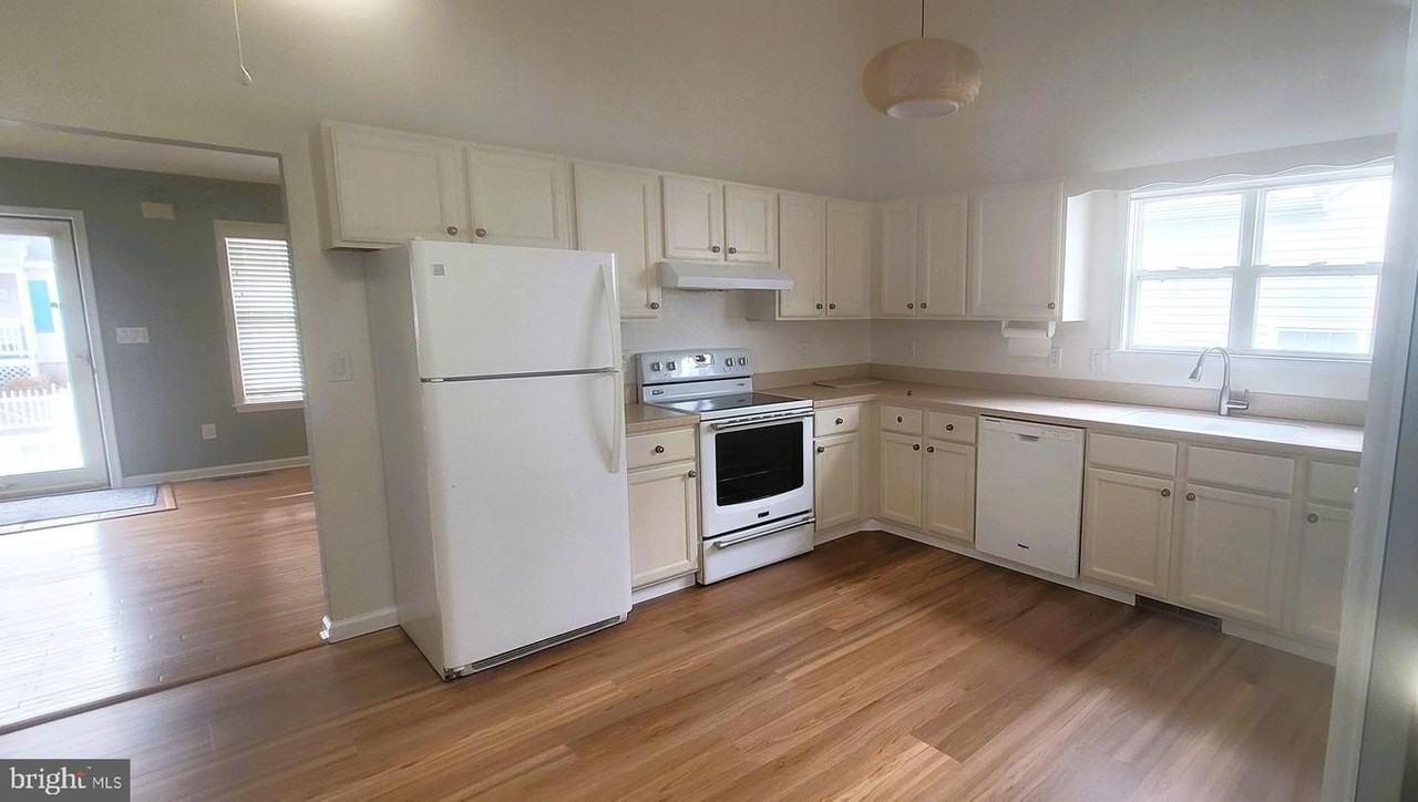 38518 S Hampton Dr - Photo 5 of 16