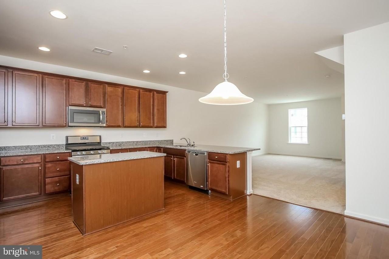 8404 Wood Thrush Way - Photo 2 of 32