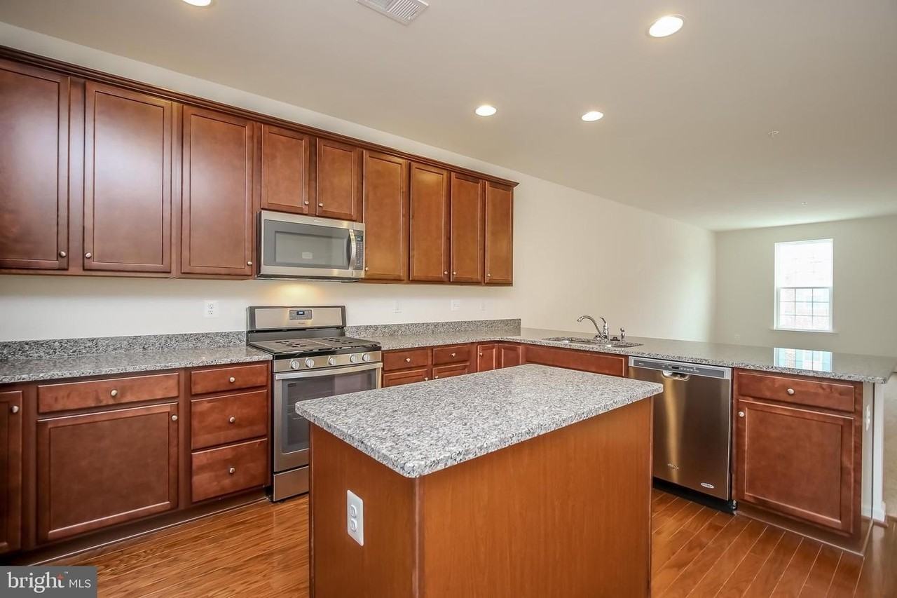 8404 Wood Thrush Way - Photo 5 of 32