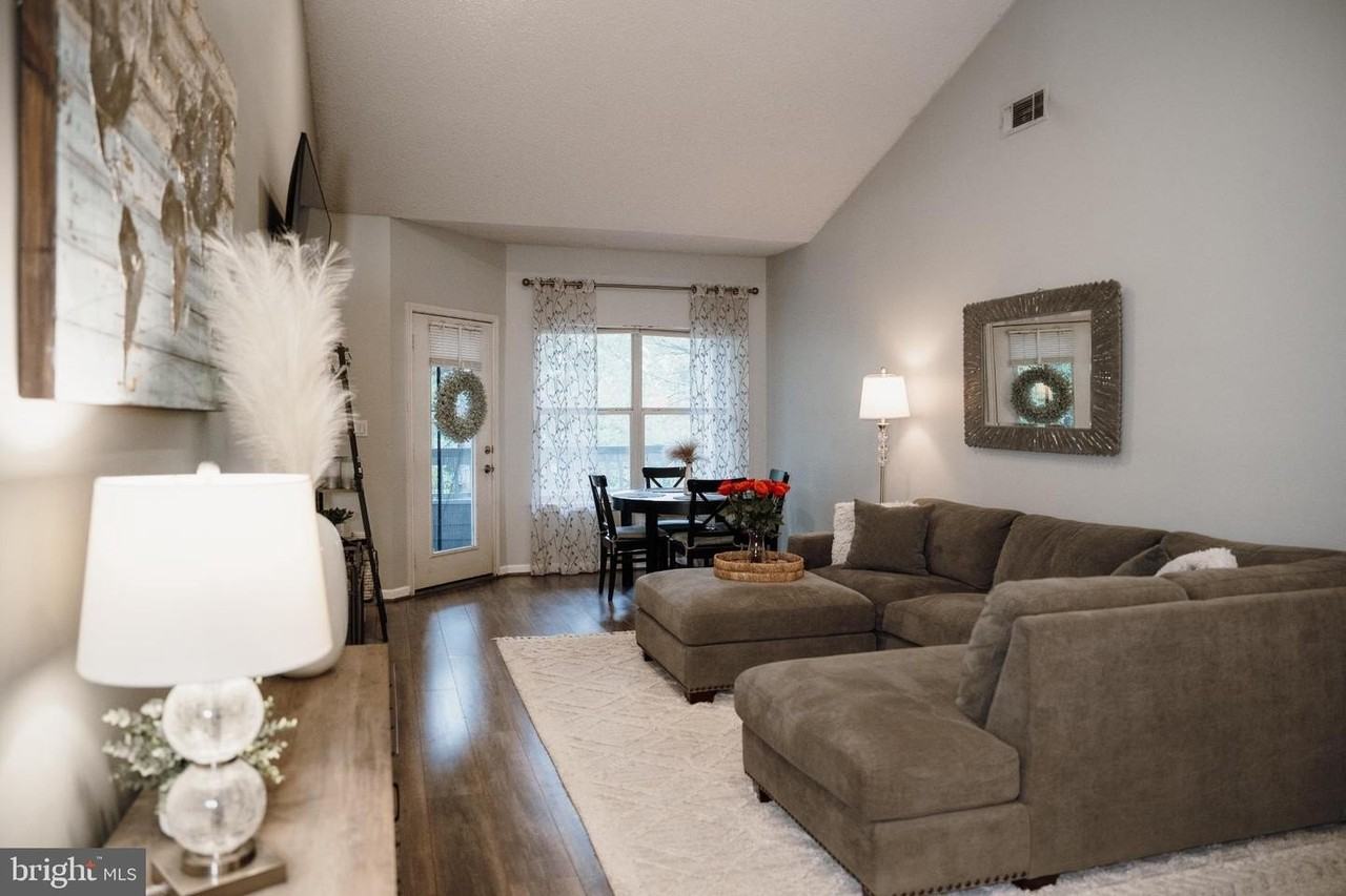 4408 Helmsford Ln - Photo 4 of 22