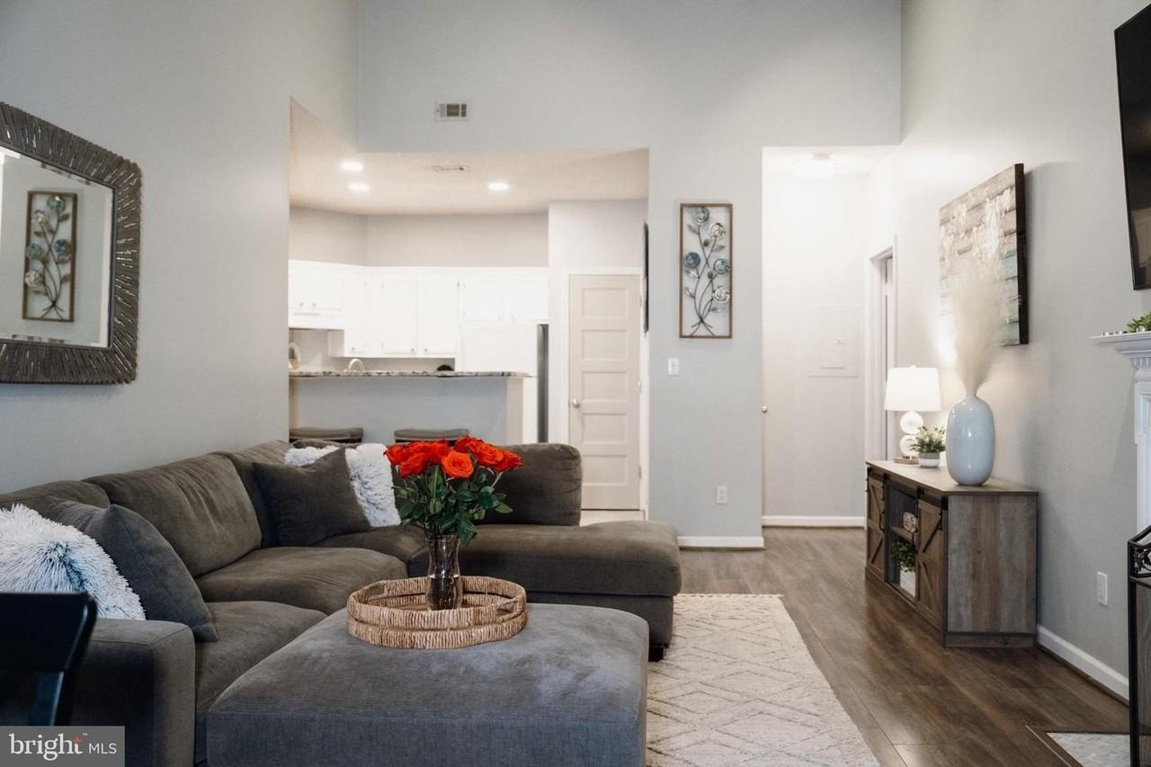 4408 Helmsford Ln - Photo 5 of 22