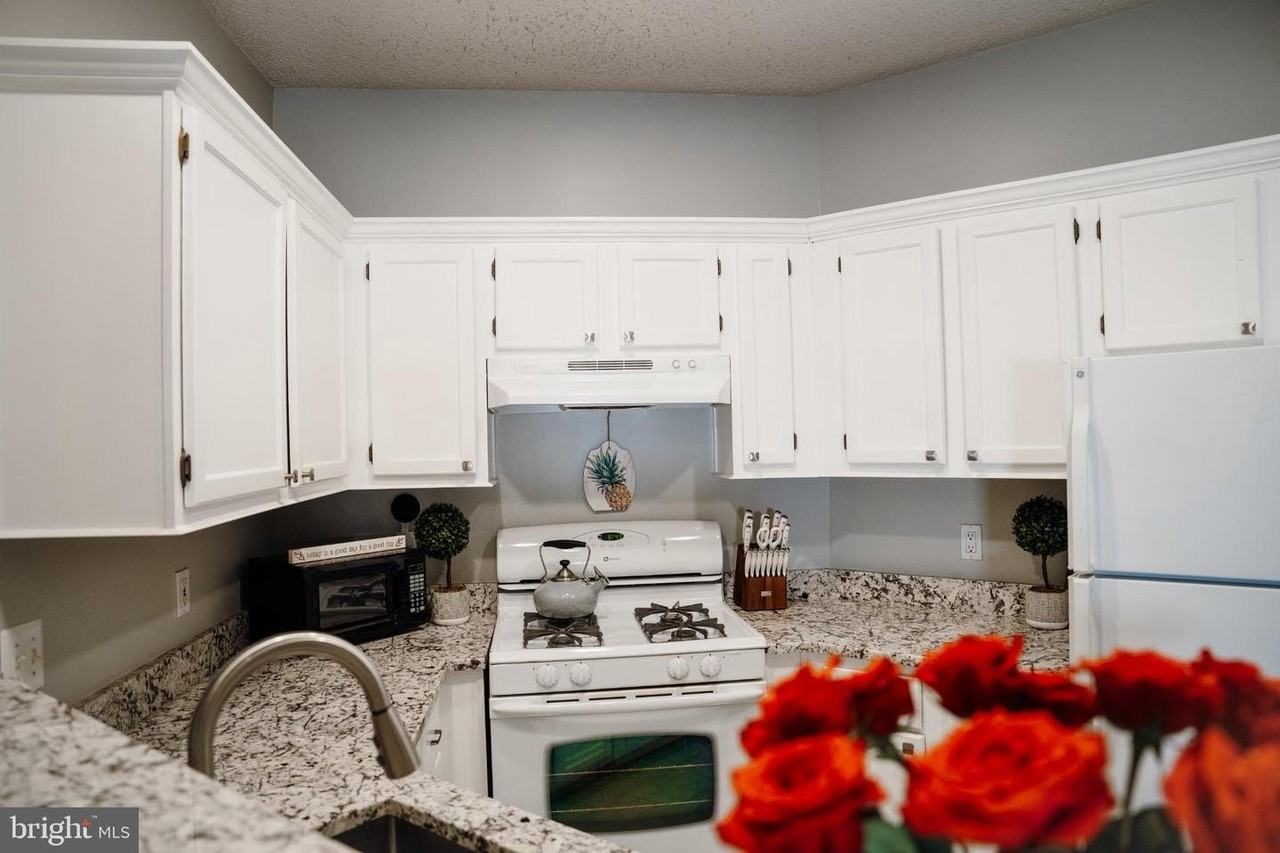 4408 Helmsford Ln - Photo 7 of 22