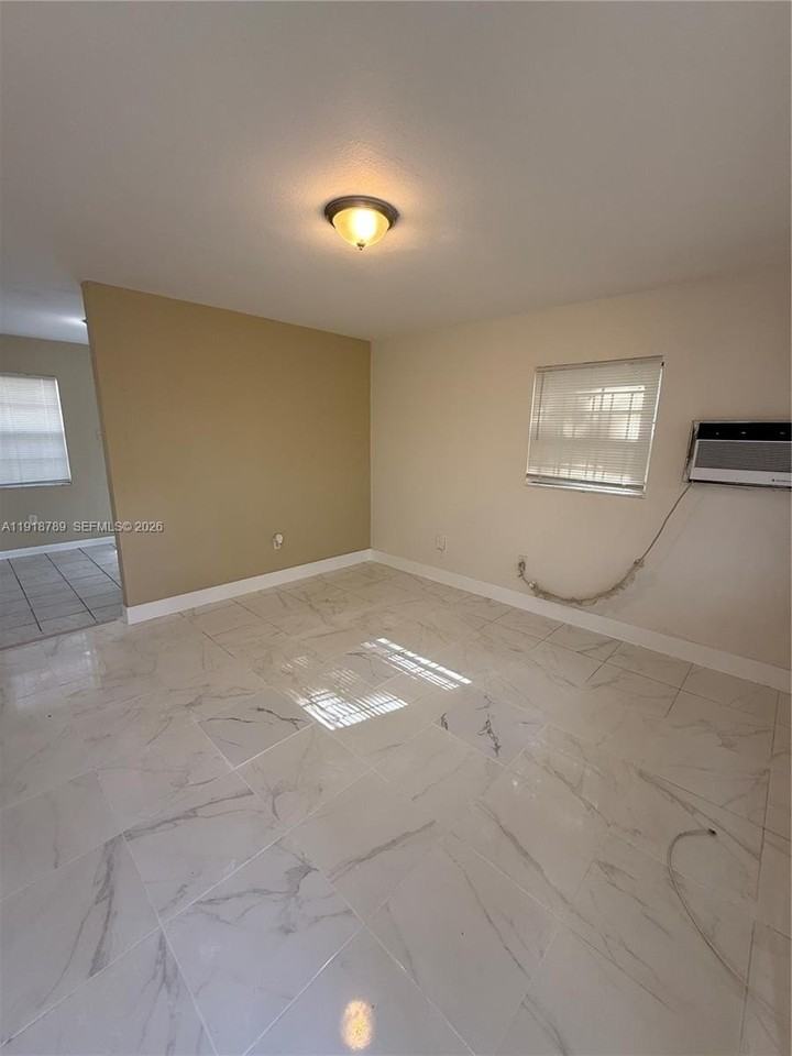 48 Nw 77th St #4 - Photo 2 of 4