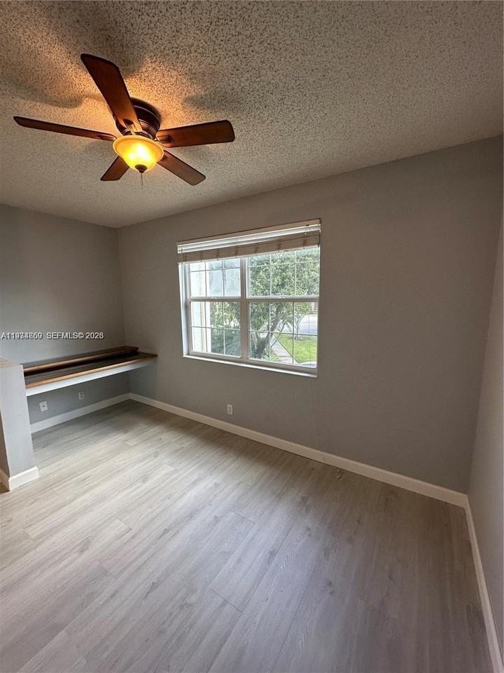 211 Mallory Ct #211 - Photo 4 of 21