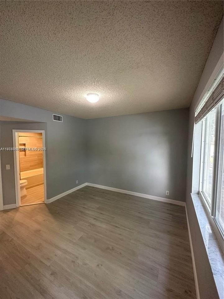 211 Mallory Ct #211 - Photo 5 of 21