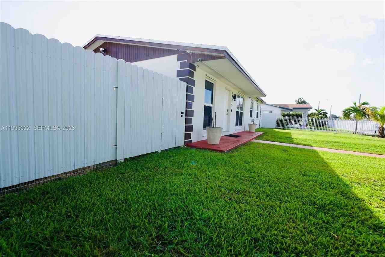 14515 Sw 105th Ct #0 - Photo 3 of 26