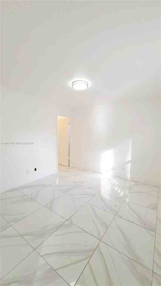 785 Sw 10th St - Photo 4 of 6